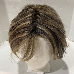 Raquel Welch Signature Collection Short Layered Brown Wig RN 48539 with Box